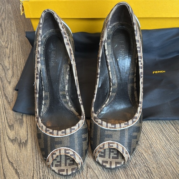 💕Fendi Zucca Block Heel (with Box and Dustbag) - Picture 3 of 6